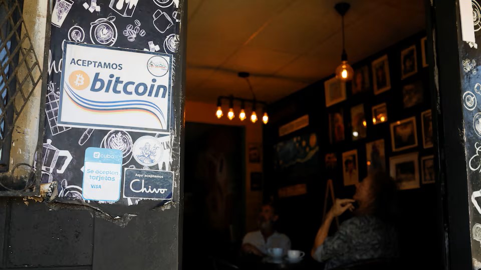 El Salvador'cứng đầu' gom Bitcoin, phớt lờ cảnh báo từ IMF